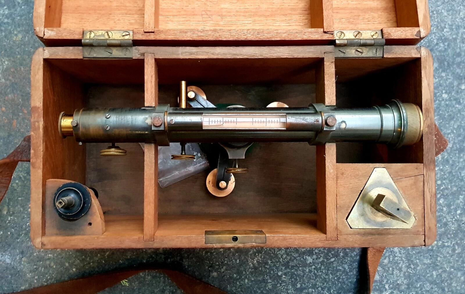 Vermessungsgerät Nivelliergerät Theodolit Vermessungsinstrument Liebenwerda BOX