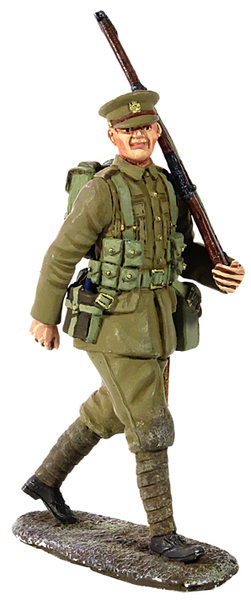 BRITAINS SOLDIERS WW1 23066 - 1914 British Infantry Marching with Full Kit No.1