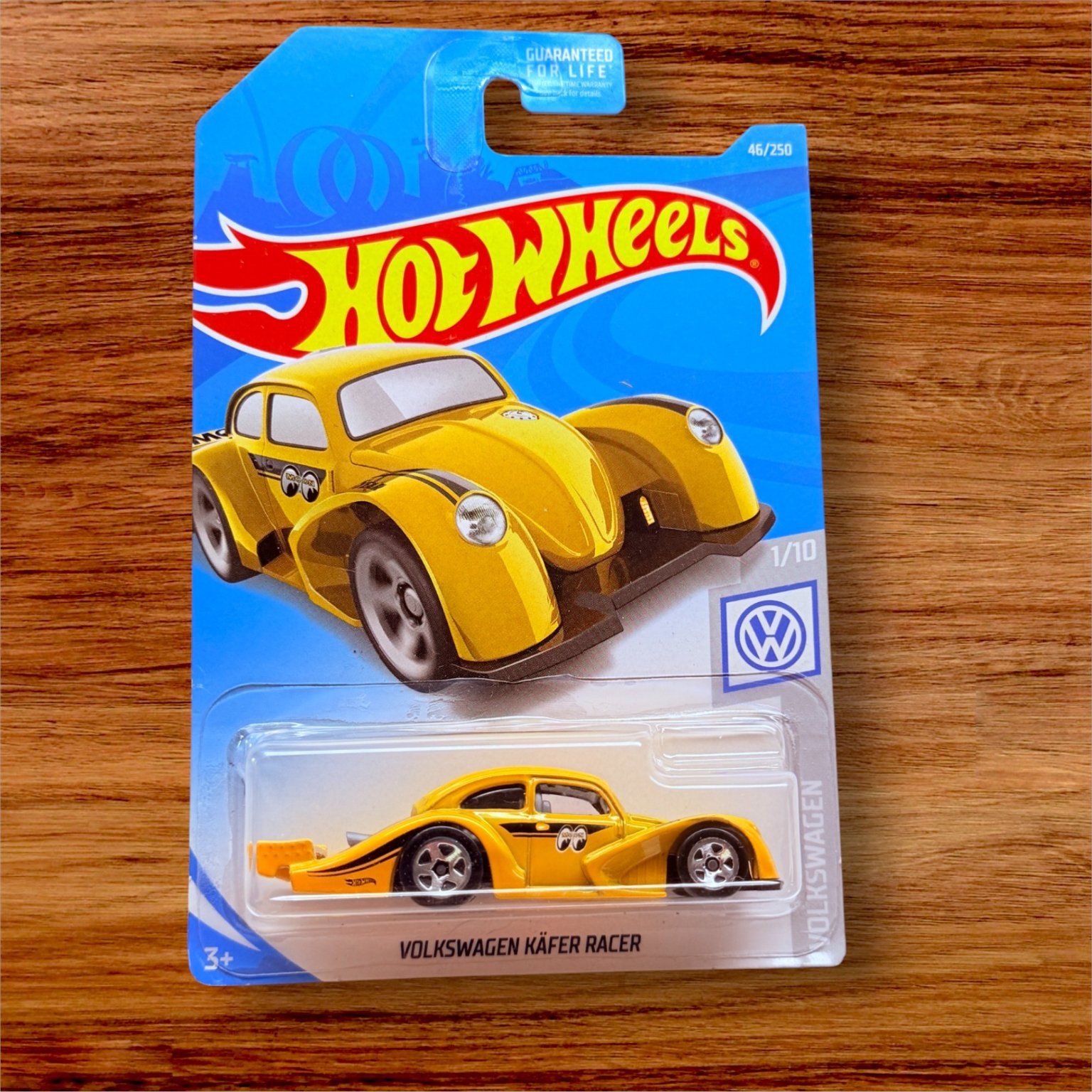 Hot Wheels Volkswagen Käfer Racer 1/64 Scale Yellow Diecast Car