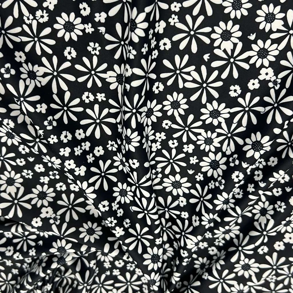 Tela Spandex Estampado Margaritas Blanco y Negro 4 Vías Elástico por Yarda para Trajes de Baño Foto 4 de 4