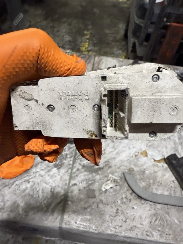 Interruptor de faros para camión Volvo VNL 20953575 Foto 3 de 3