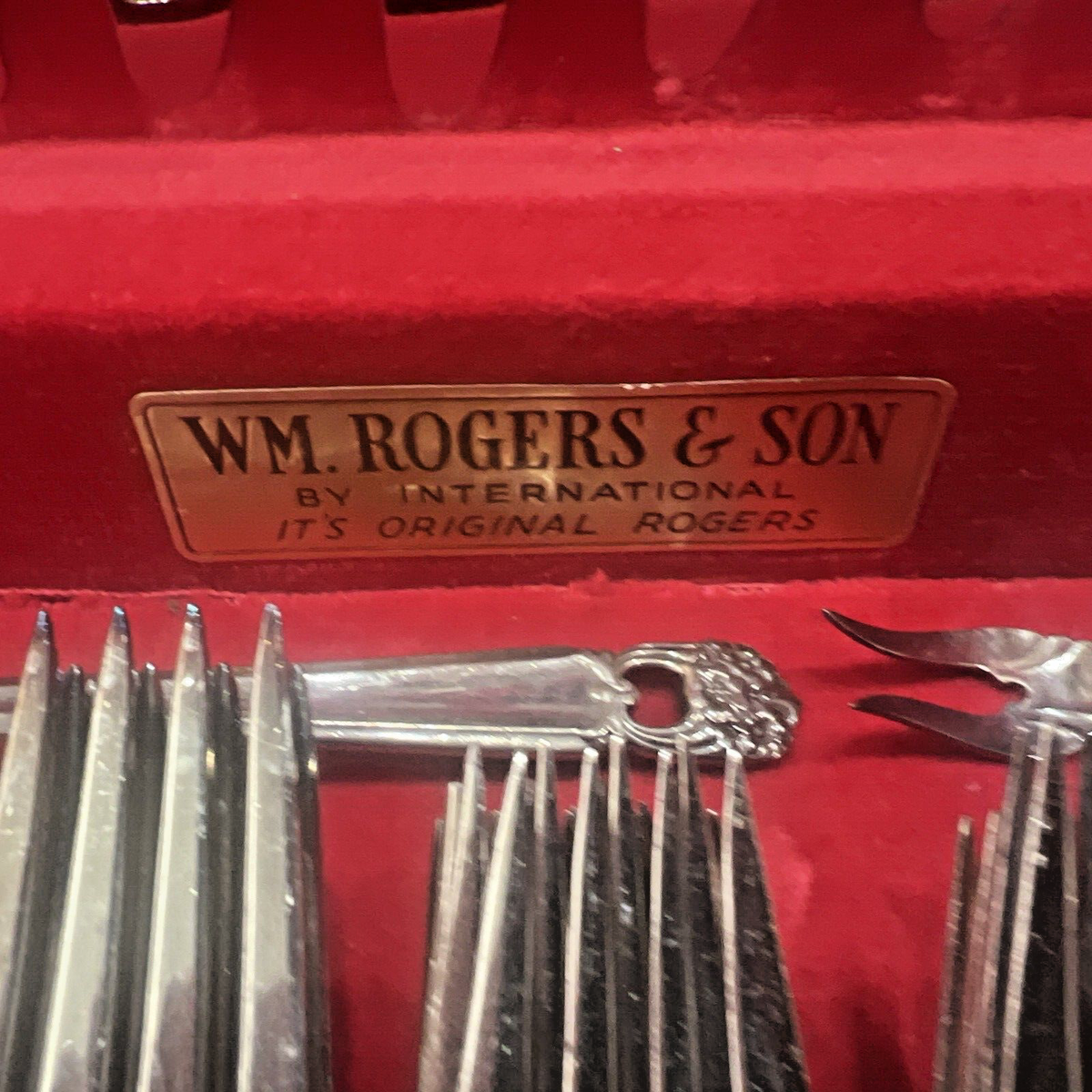 1847 Wm Rogers Eternally Yours SilverPlate Flatware Set 83 Pcs in 