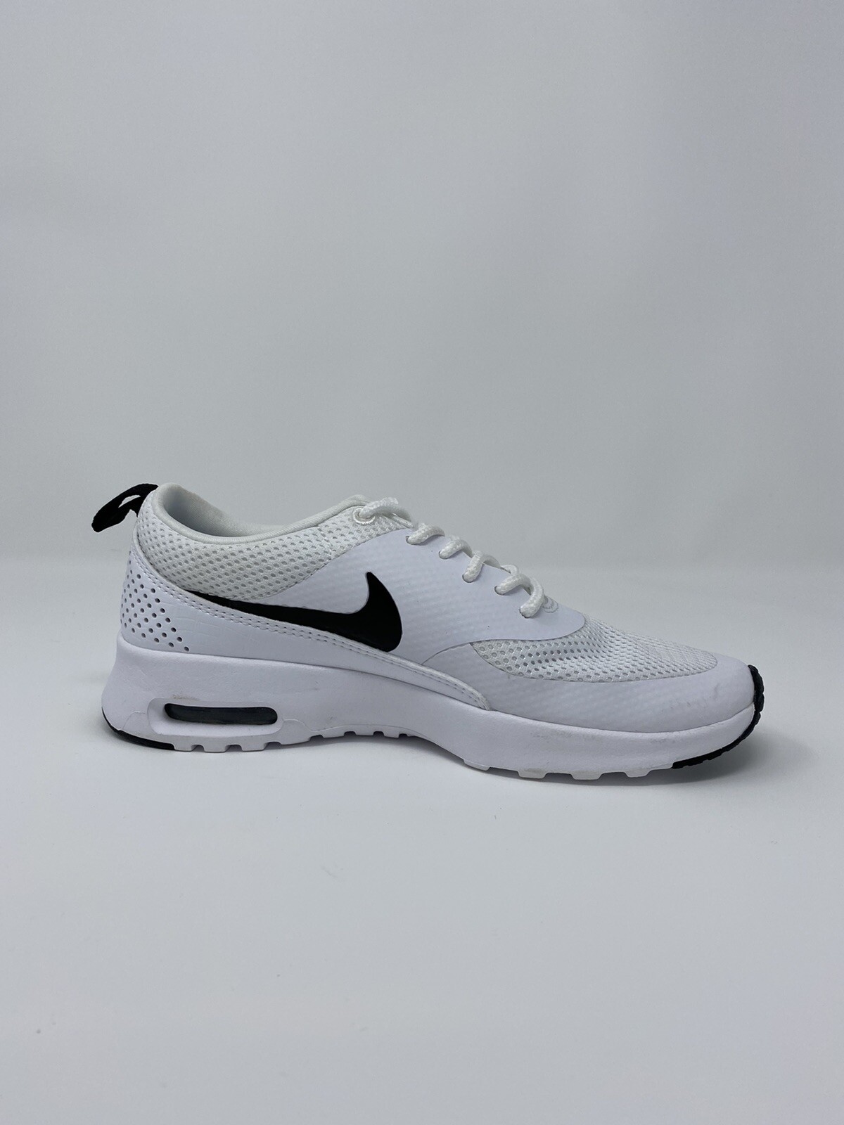 nike thea black and white