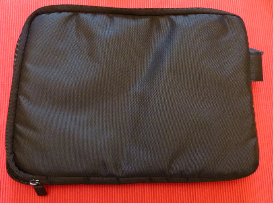 Incipio ORD Hülle Sleeve für Microsoft Surface Pro (Schwarz) 12,3 Zoll - Bild 2 von 2