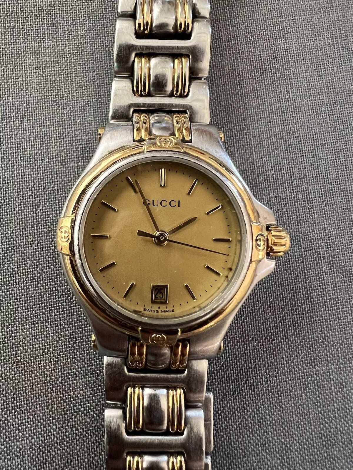 Montre femme Gucci 9040L quartz 26 mm cadran or fabriquée en Suisse ronde