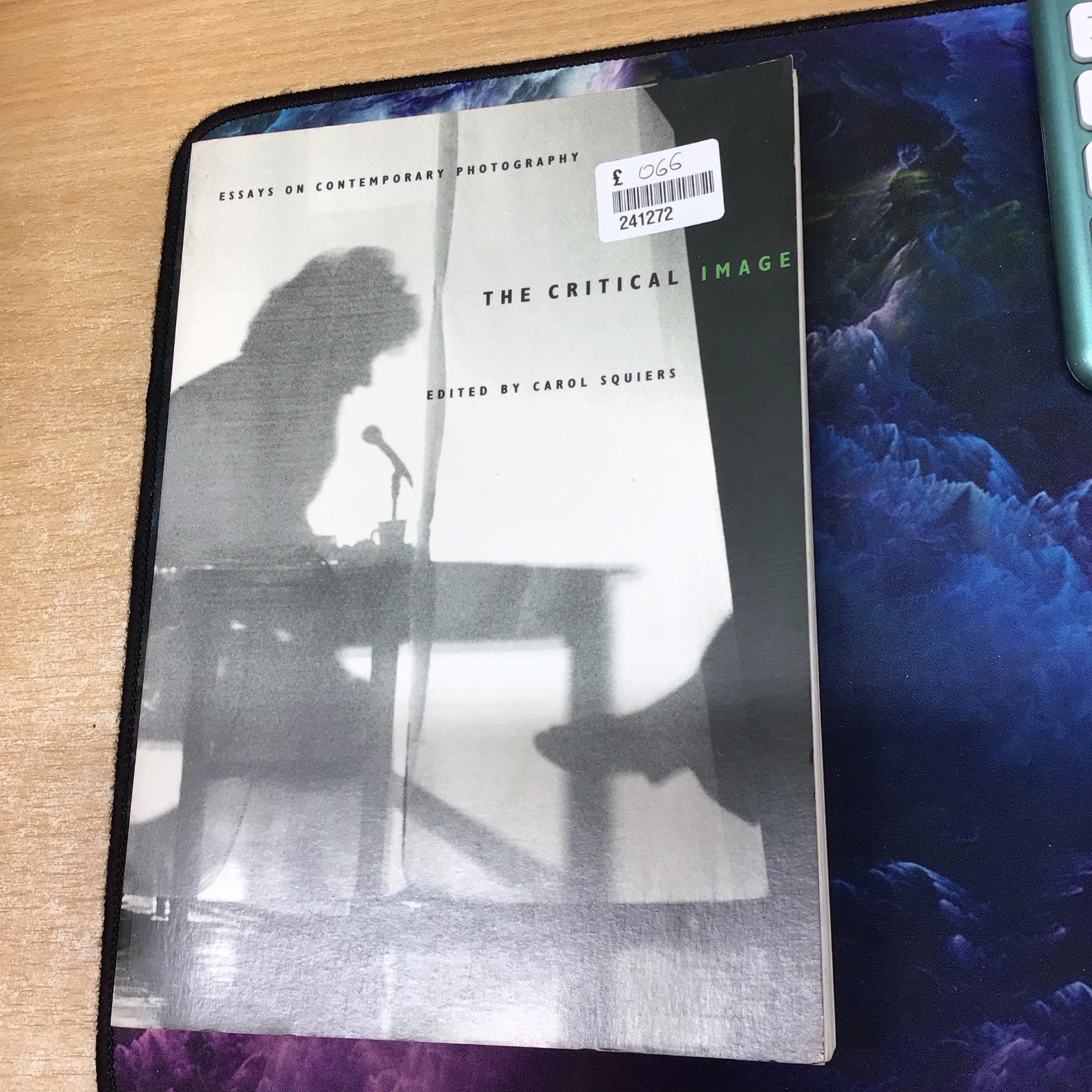 The Critical Image : Essays on Contemporary Photography by Carol Squiers