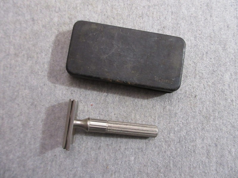 vintage Gillette safety razor and case