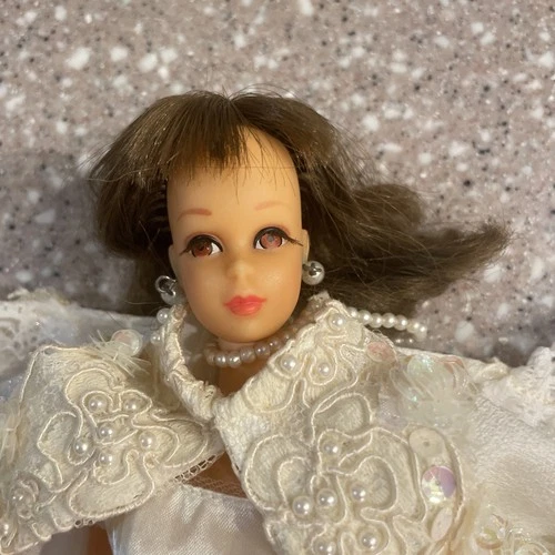 Francie Barbie doll Wedding Dress And Accessories Vintage