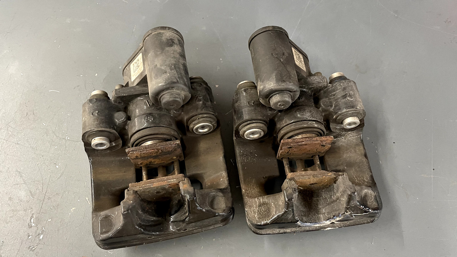 Audi R8 Gen2 Rear Parking Brake Caliper Set 4S0615404C 4S0615403C