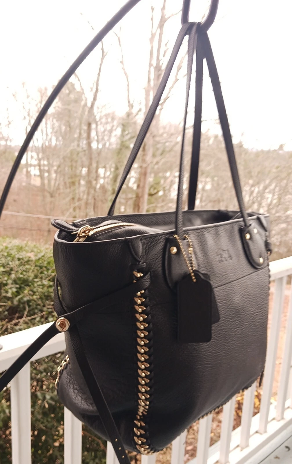 Borsa Coach F34398 Tatum in pelle nera con zip e dettaglio catena cordino