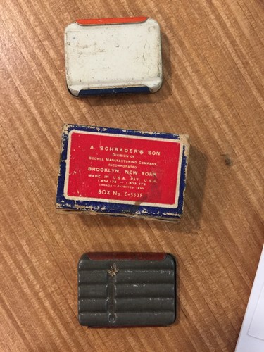 VINTAGE SCHRADER TIRE VALVE CAPS & Vintage ACME Valve Cores - Picture 3 of 3