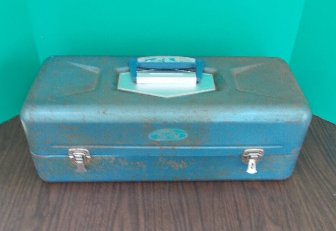 Vintage Old Pal, 3 Tray Double Latch, Metal Fishing Tackle Box 20 Compartments