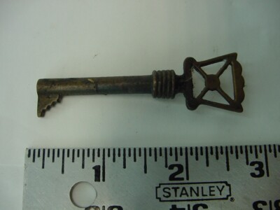 VINTAGE SKELETON KEY - ANTIQUE CLOCK CABINET LOCK KEY - 