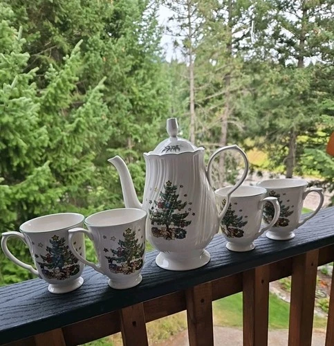  Nikko Happy Holidays Christmas Tree Coffee / Cocoa Server & 4 - 12oz Mugs