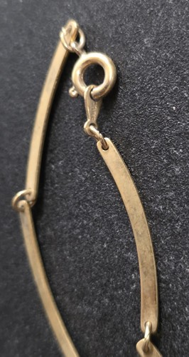 Vtg Lot Of 9 Avon Jewelry Pcs: Necklaces Bracelets/Bangle. Gold Tone, Chains Etc - Picture 4 of 14