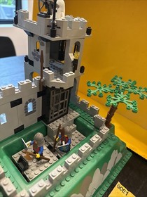 LEGO Castle 6081 King's Mountain Fortress Vintage w/ Box Bottom, Instr & Minis