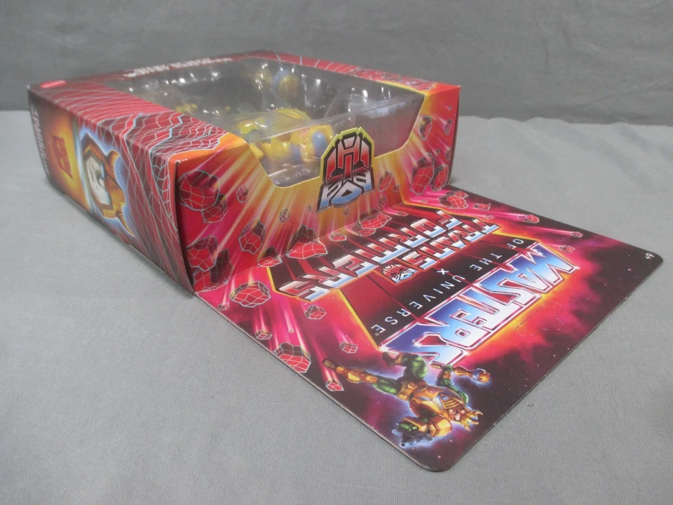 Masters of the Universe X BUMBLEBEE ARMOR MAN-AT-ARMS Transformers He-Man 2025 - Image 3 of 4