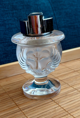 1970s LALIQUE 5'' FROSTED CRYSTAL ''TETE DE LION'' TABLE LIGHTER w/TOP INSERT