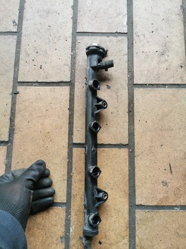 SEAT POLO 6N AROSA 6H 1,0 EINSPRITZLEISTE LEISTE RAIL 030133319L / 030906031E