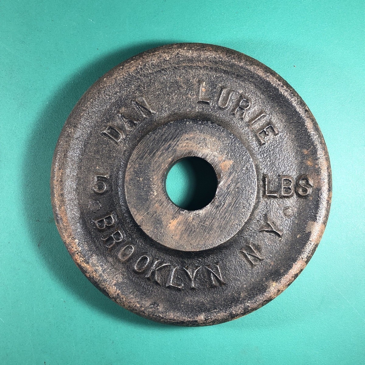 2 Anciennes Plaques De Poids Dan Lurie Brooklyn NY En Fonte 12,5 Lb Chacune - Vintage