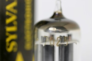 SYLVANIA 7025 12AX7A PLATINUM LOW-NOISE TUBE with AMPLITREX BEST TEST RESULTS - Picture 3 of 11