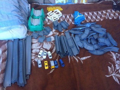 Tomica World Road Pieces + Autos Restposten
