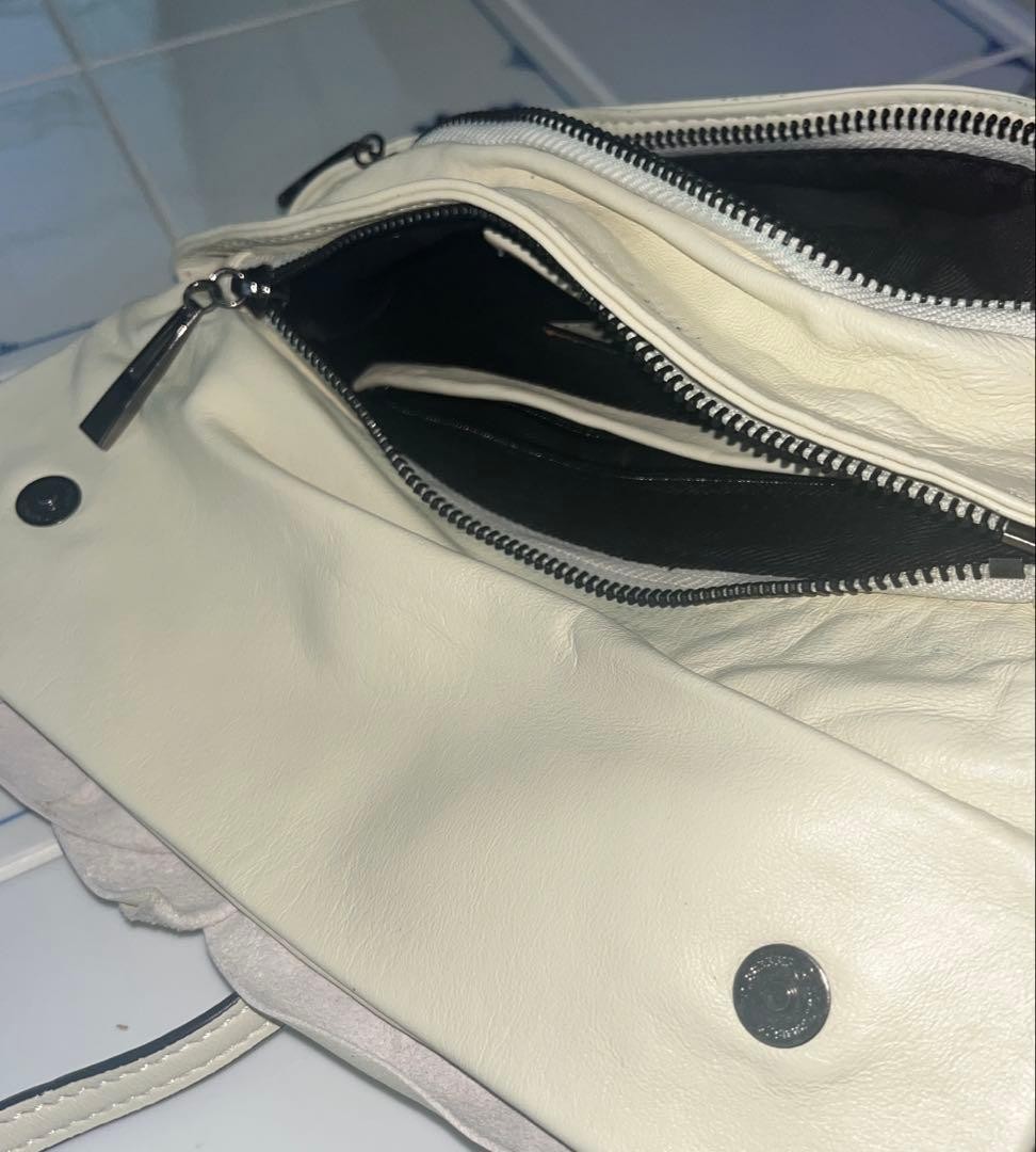 Valentino Garavani Flower Motif Shoulder Bag Cream Leather Women's Fashion Japa thumbnail 13