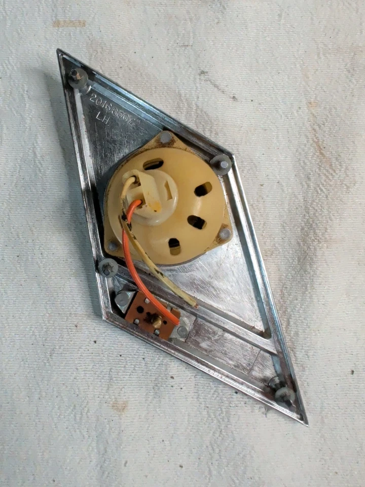 Luz interior Cadillac Seville 1980-1985 Opera Dome luz vela Foto 4 de 4