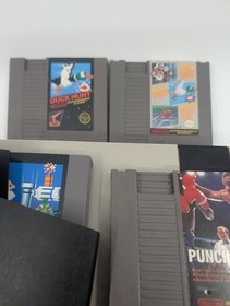 Consola Nintendo NES vintage con dos mandos y 4 juegos Punch Out funcionando