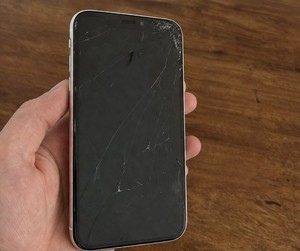 iPhone 11 128GB Weiß Displayschaden