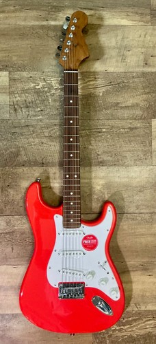 Fender Squier Hardtail Strat - Rosso Fiesta (collo e sintonizzatori aggiornati) - Foto 3 di 15