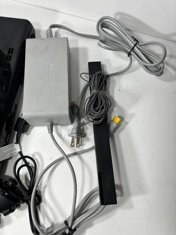 Sistema Nintendo Wii U 32GB Negro WUP-101(02) - Consola y Cables Incluidos Foto 4 de 4