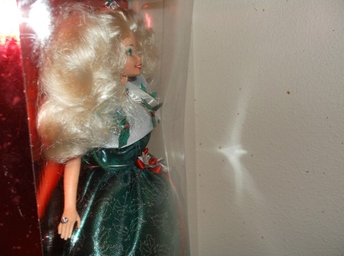 VINTAGE "BARBIE..HAPPY HOLIDAYS"....1995....NEW IN BOX - Picture 3 of 5