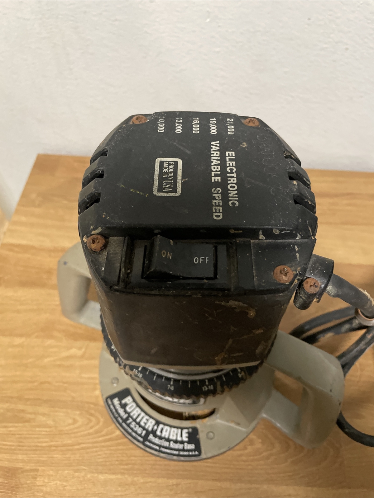 PORTERCABLE 7518 15A 3 1/4HP Speedmatic 5 Speed Fixed Base Router