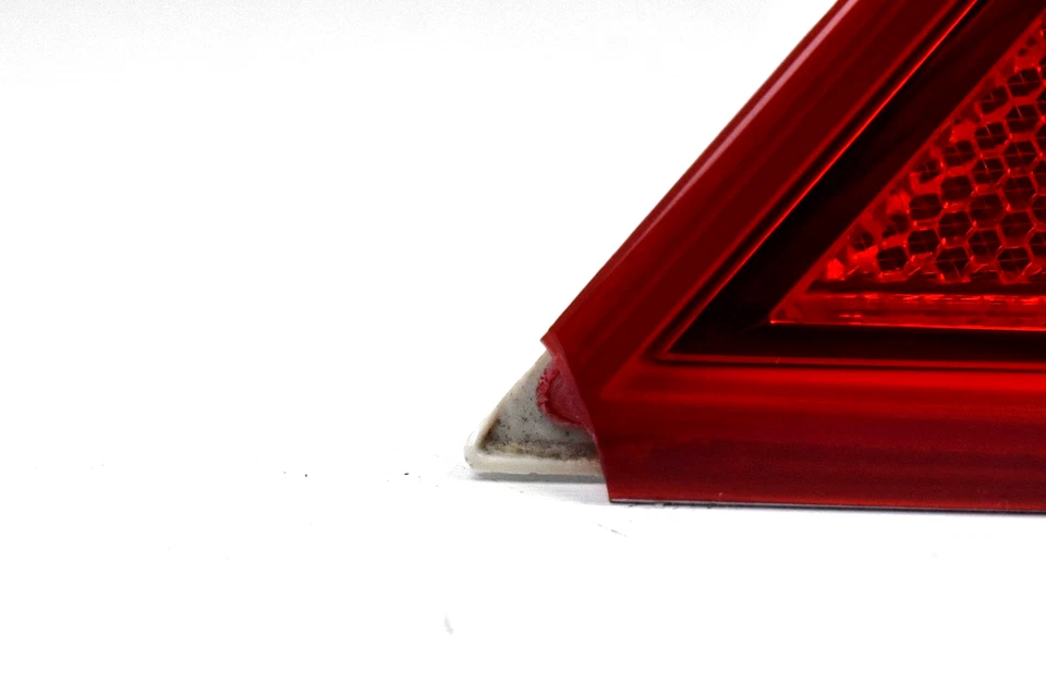 Lámpara de luz trasera exterior izquierda lado conductor Jaguar XE 2017-2019 DEFECTUOSA FABRICANTE DE EQUIPOS ORIGINALES Foto 2 de 4