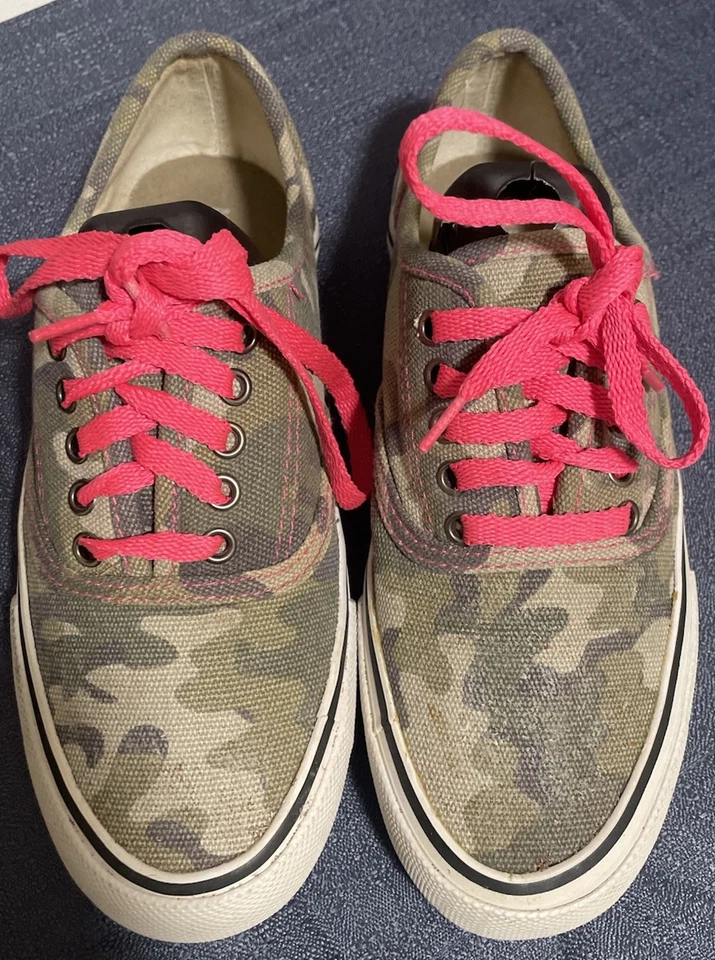Lindos zapatos camuflados Mossimo Supply Co para mujer talla 6 Y2K preppy patinador punk Foto 2 de 4