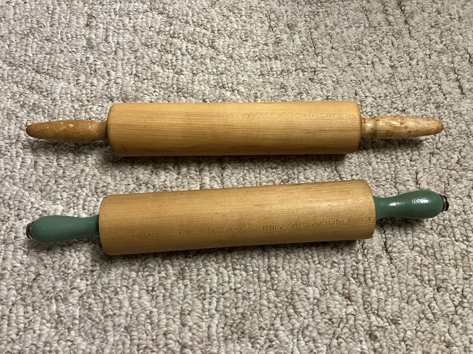 2x Vtg Rustic Farmhouse Kitchen Large 17" Wooden Rolling Pins - 1 Green Handled