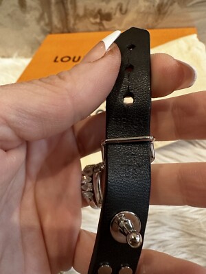 Louis Vuitton Silver Essential V Skinny V Embellished Belt 70/28 Black Leather Louis Vuitton | Accessories | Louis Vuitton Silver Essential  main image 3