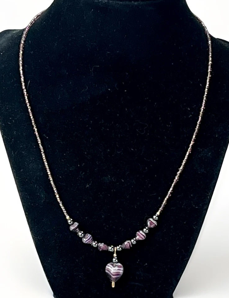 Collar 14k GF con colgante vintage de perlas púrpura/fluorita en forma de corazón Foto 3 de 4