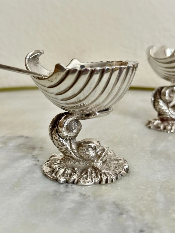 RARO par de adegas e colheres de sal antigas banhadas a prata para golfinhos e conchas c1880 - Imagem 4 de 4