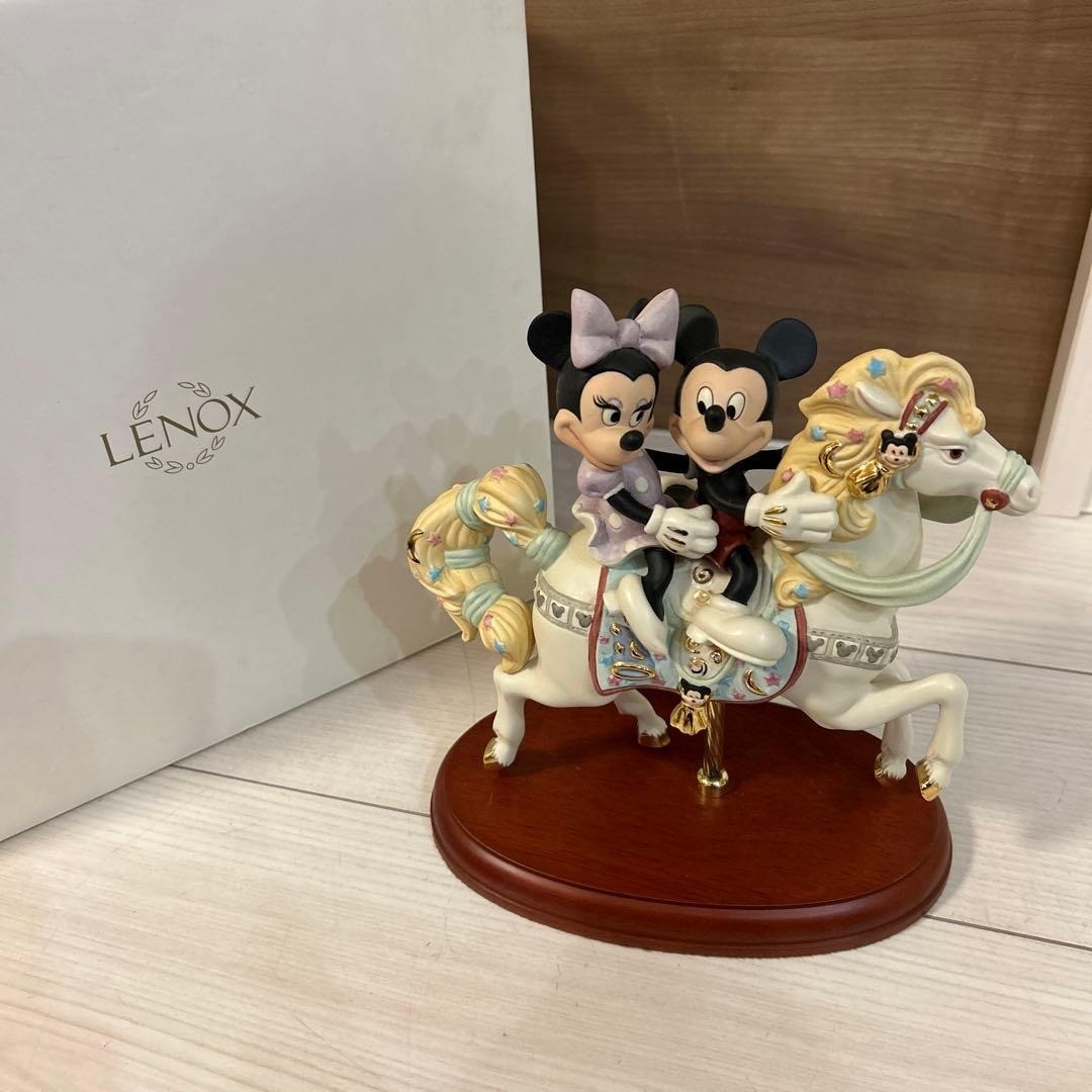 LENOX　Mickey's Carousel Romance Used] Rare 2008 Lenox Mickey'S Carousel Romance 24K Figurine