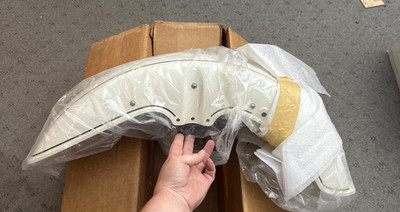 NEW OEM HONDA WHITE FRONT FENDER GL1100 GOLDWING '83 GL1100I '83 61100-MB9-780ZC