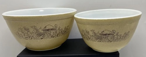 Pyrex FOREST FANCIES Mushroom Nesting Mixing Bowl Set of 2  401 402 Vintage