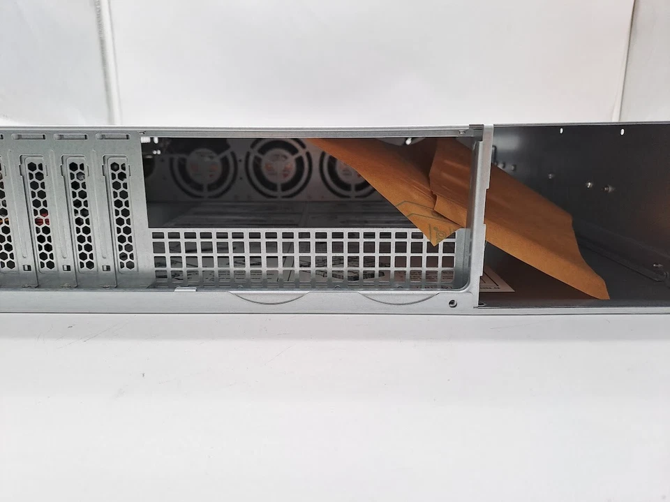 Chasis de almacenamiento Chenbro RM21706TG2-L serie 2ULP RM Foto 4 de 4