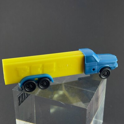 vintage PEZ TRUCK A4 NO FEET BLUE YELLOW car toy candy dispenser Yugoslavia