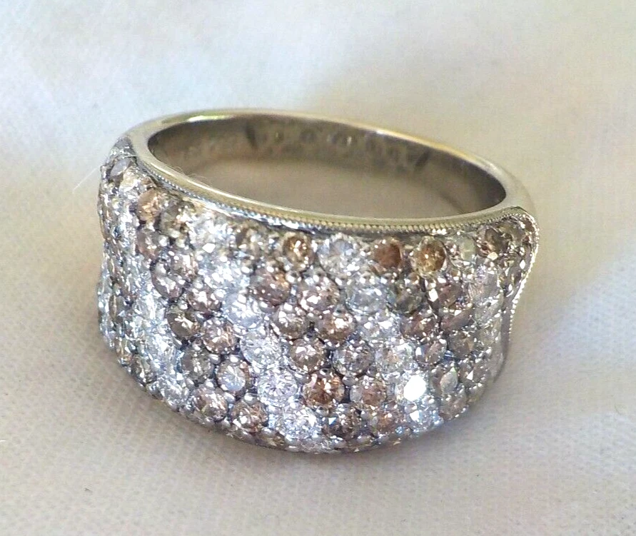 0,80 Carat (quilate) 10 K Oro Corte Redondo Azul Y Blanco Diamond Bridal Swirl Fashion Anillo De Mano Derecha 3/4 CT