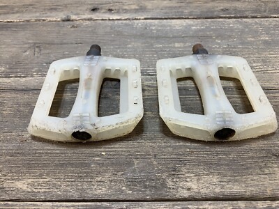 Pédale Droite GT Vintage – 1/2 Broche – Corps Plastique – BMX Mid School – Fabriquée Au Japon