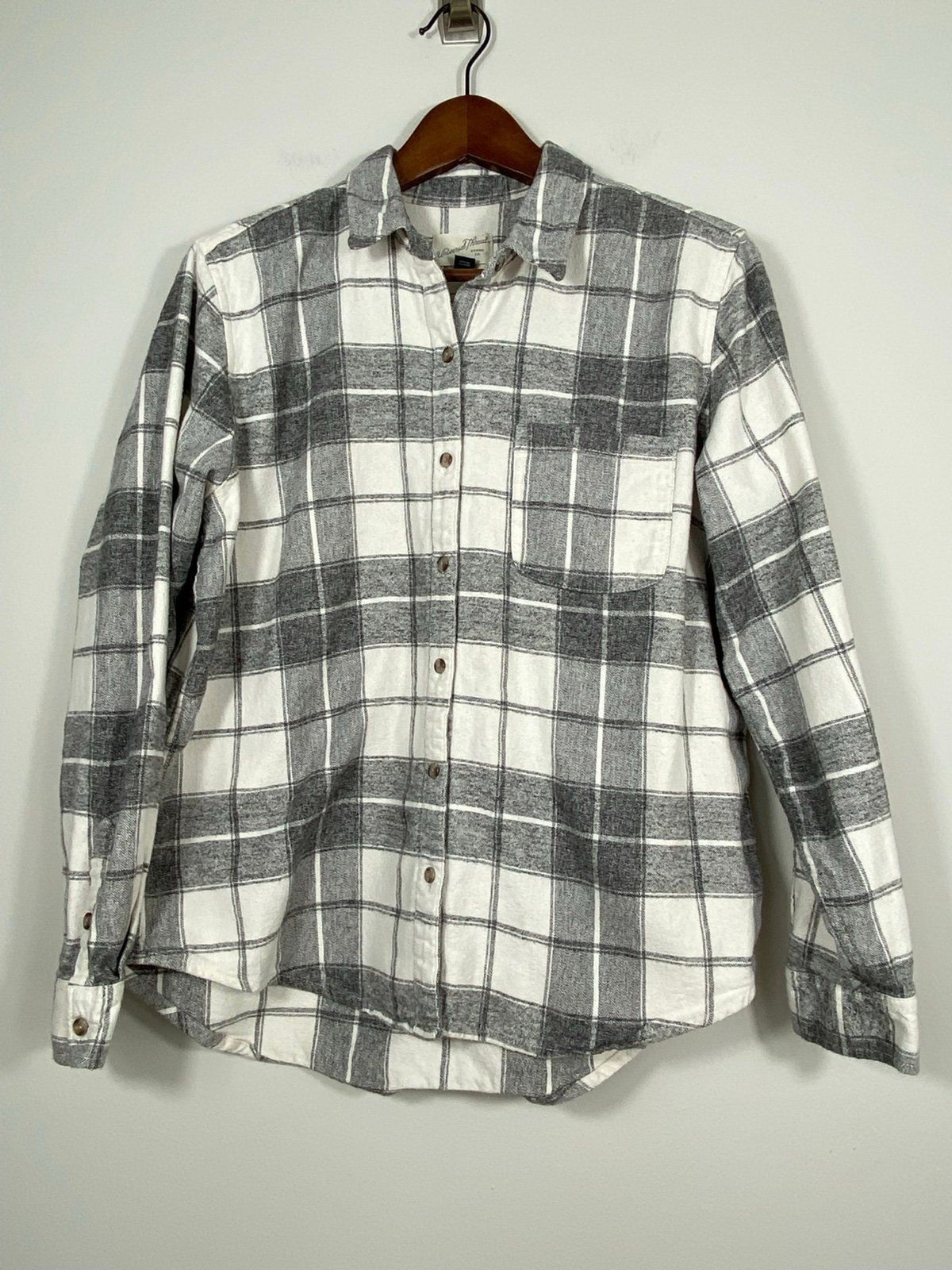 Universal Thread Gray White Plaid Button Shirt Re… - image 1