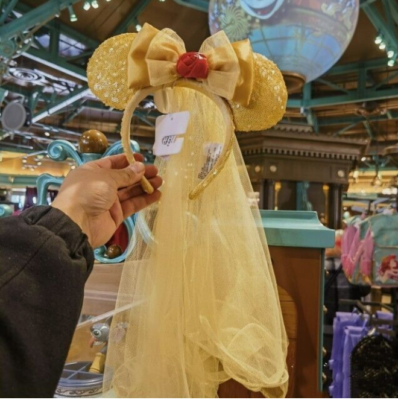 Disney Parks 2023 Belle beauty and The beast Minnie Mouse  display picture 3