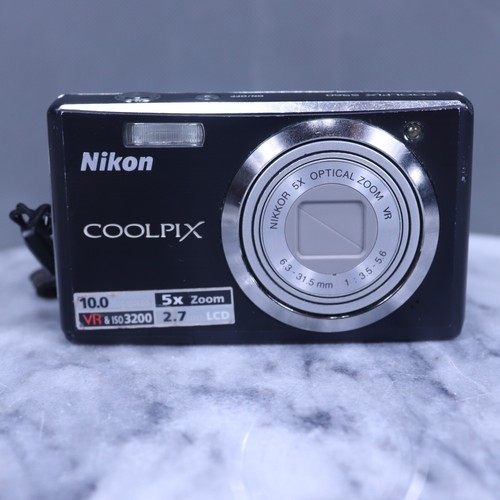 Cámara digital Nikon Coolpix s560 10 MP con estuche Lowepro lector de tarjetas y cargador - Imagen 2 de 15